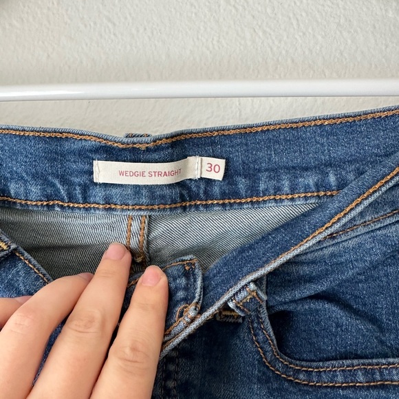 Levi’s Wedgie Cutoff Jean Shorts 30 - Picture 3 of 6